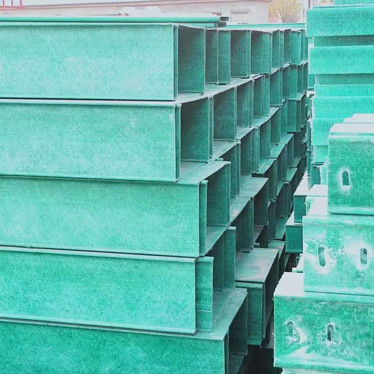 臨沂市槽式梯式防腐玻璃鋼電纜橋架生產(chǎn)廠家批發(fā)價(jià)現(xiàn)貨