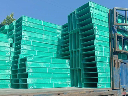 300*200玻璃鋼電纜橋架多少錢(qián)一米？